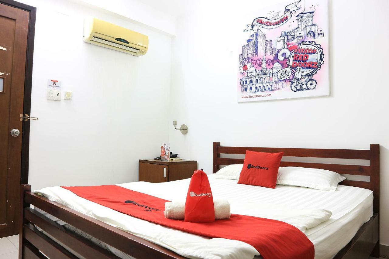 Отель Reddoorz Near Gia Dinh International Hospital Хошимин Экстерьер фото