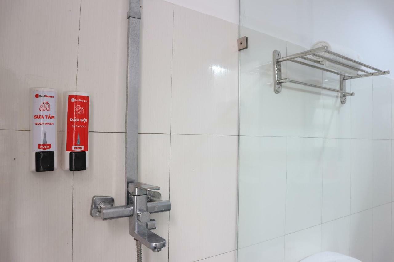 Отель Reddoorz Near Gia Dinh International Hospital Хошимин Экстерьер фото