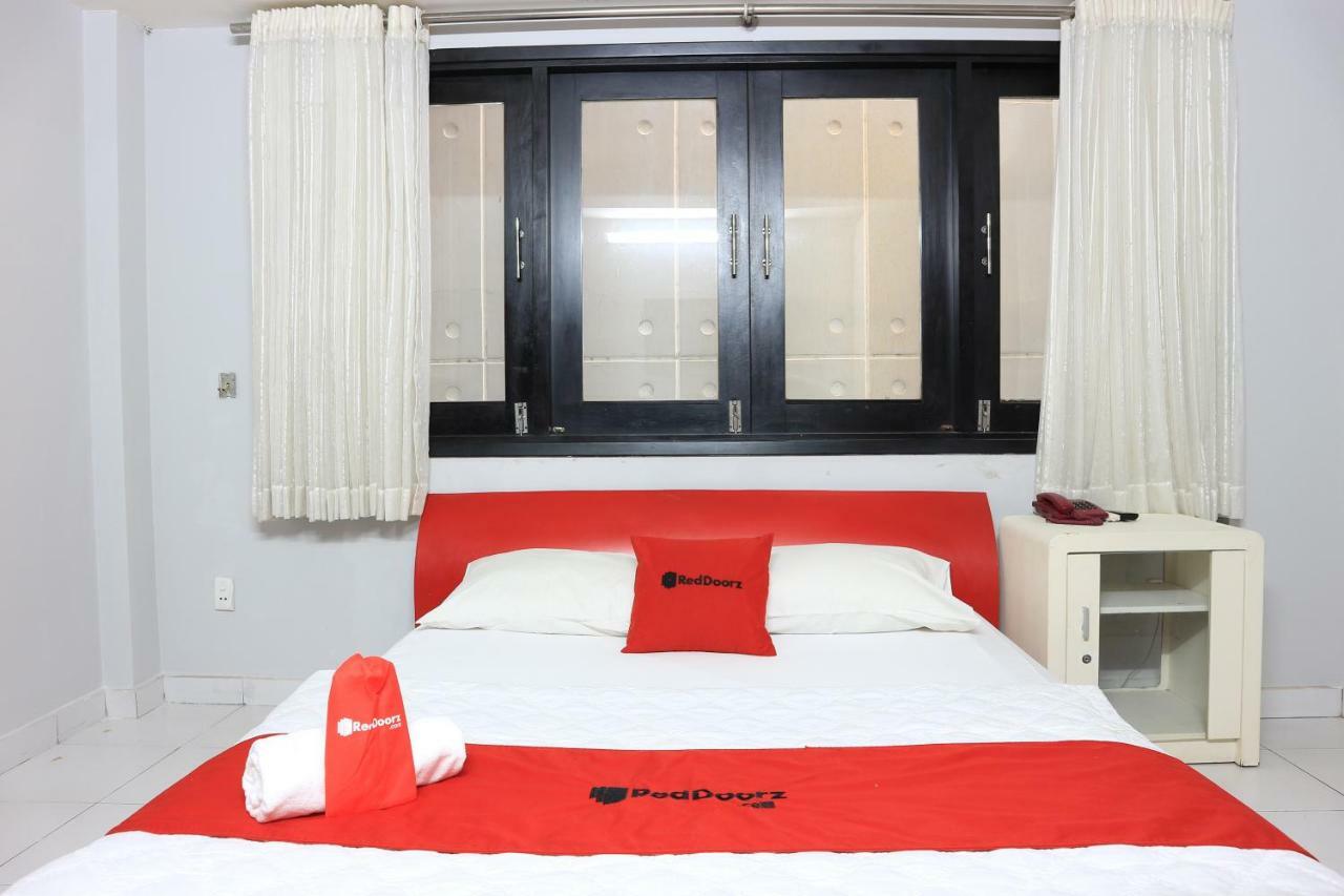Отель Reddoorz Near Gia Dinh International Hospital Хошимин Экстерьер фото