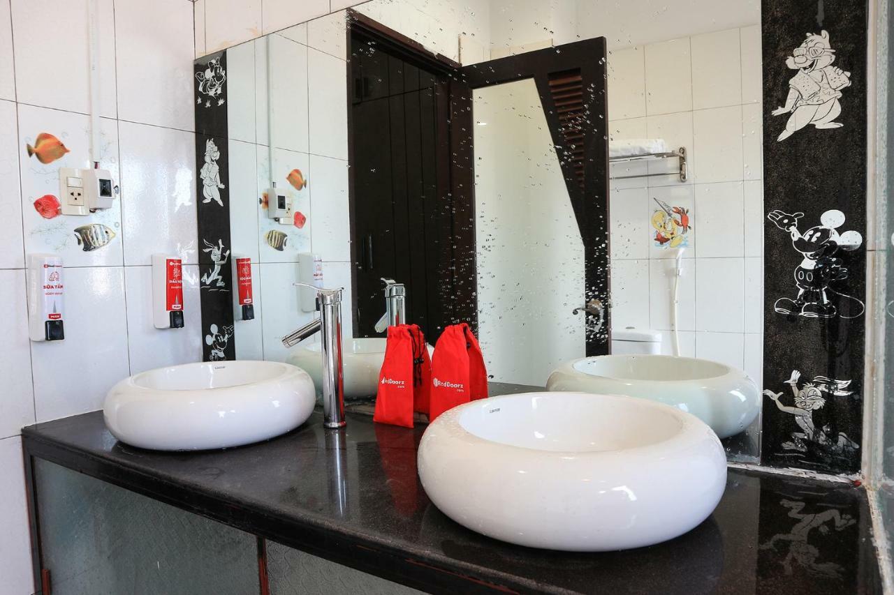 Отель Reddoorz Near Gia Dinh International Hospital Хошимин Экстерьер фото