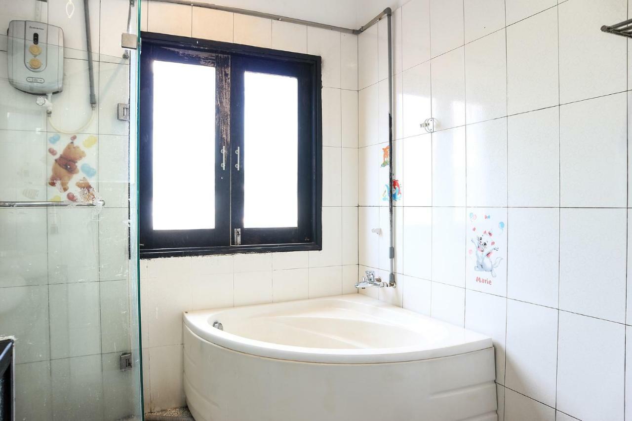 Отель Reddoorz Near Gia Dinh International Hospital Хошимин Экстерьер фото