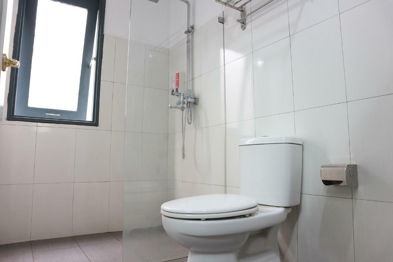 Отель Reddoorz Near Gia Dinh International Hospital Хошимин Экстерьер фото