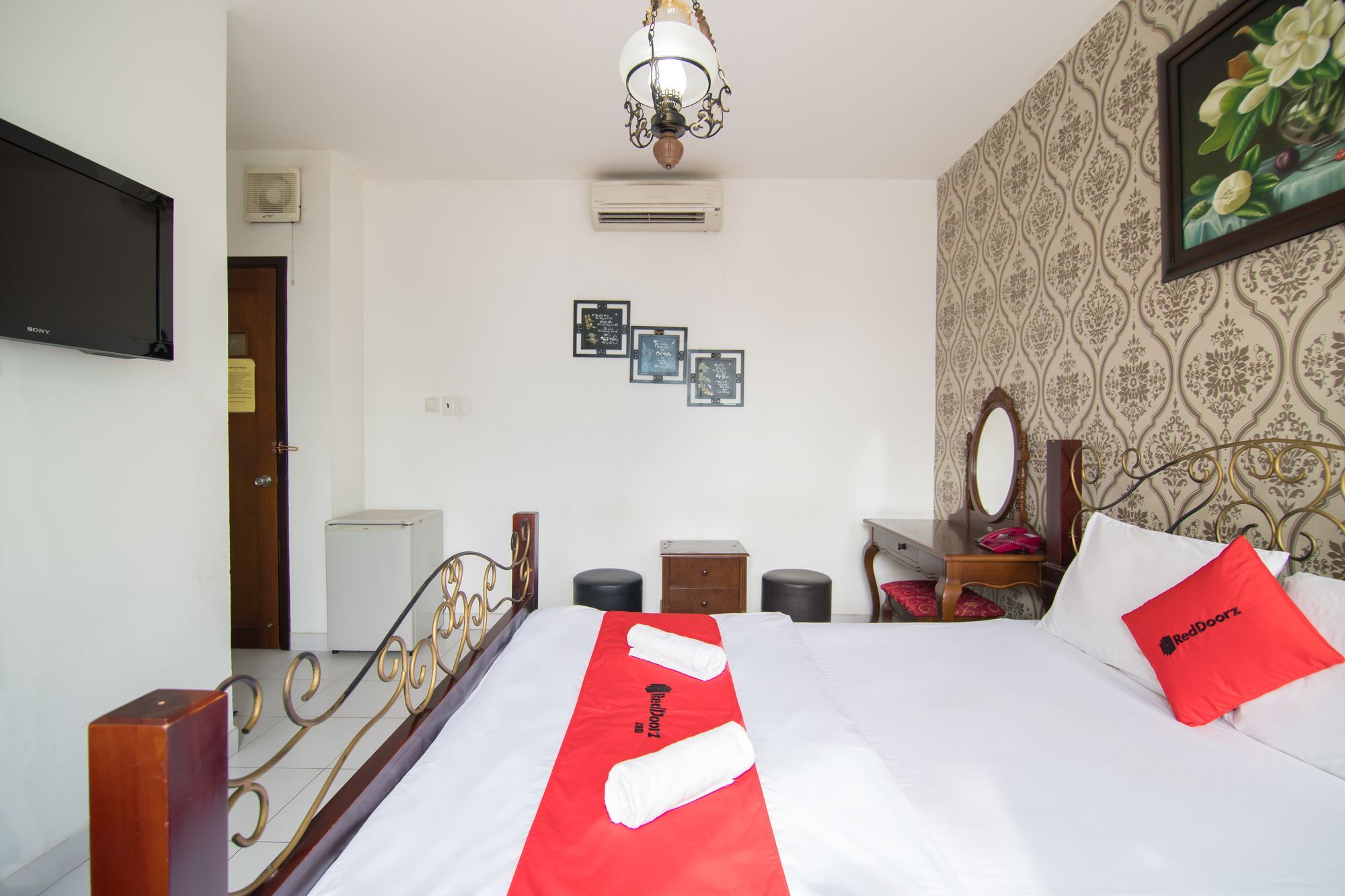 Отель Reddoorz Near Gia Dinh International Hospital Хошимин Экстерьер фото